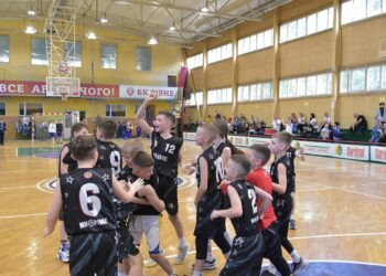 В Рівному відбувся Фінал шести ВЮБЛ серед юнаків 2013 року: велика фотогалерея — Федерація баскетболу України