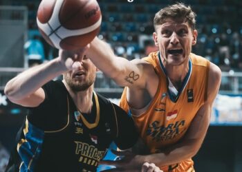 Артем Пустовий допоміг Сатрії Муда вийти до півфіналу чемпіонату Індонезії — Федерація баскетболу України