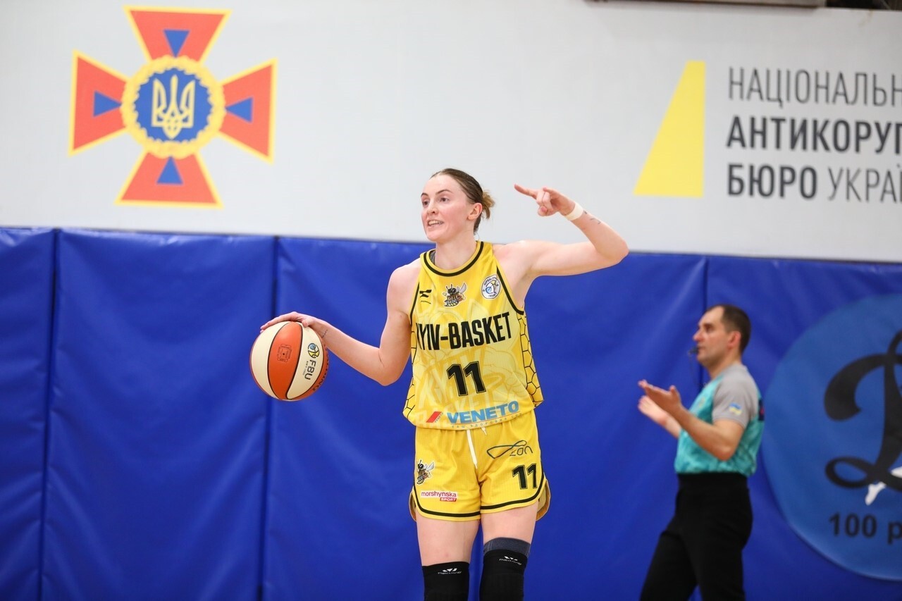 Будівельник підписав ексгравчиню збірної України