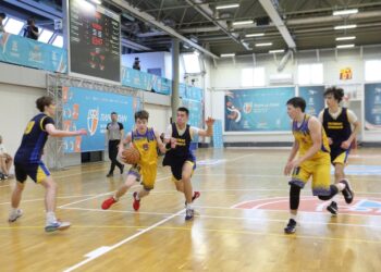 День фіналів Всеукраїнської шкільної ліги Пліч-о-пліч у Тернополі: велика фотогалерея матчів та церемонії нагородження — Федерація баскетболу України