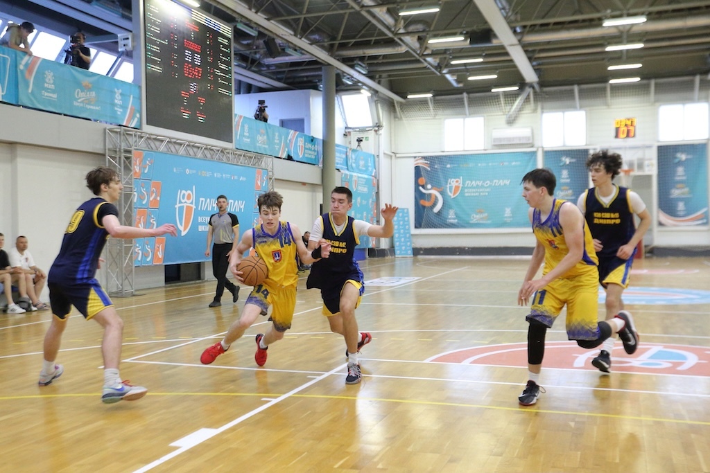 День фіналів Всеукраїнської шкільної ліги Пліч-о-пліч у Тернополі: велика фотогалерея матчів та церемонії нагородження 