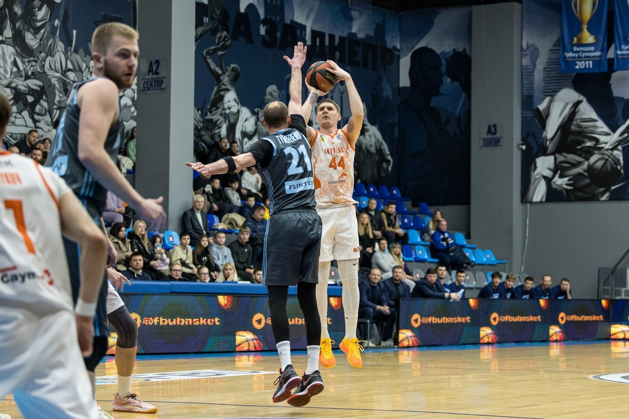 Кривбас подовжив контракти із двома гравцями