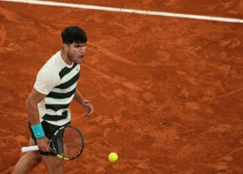 На отказе соперника Карлос Алькарас проходит в финал Ролан Гаррос — Теніс