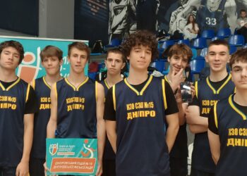 Пліч-о-пліч: розпочинається вирішальна стадія змагань у юнаків — Федерація баскетболу України