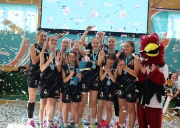 Пліч-о-пліч: визначились чемпіони сезону Всеукраїнської шкільної ліги у дівчат — Федерація баскетболу України