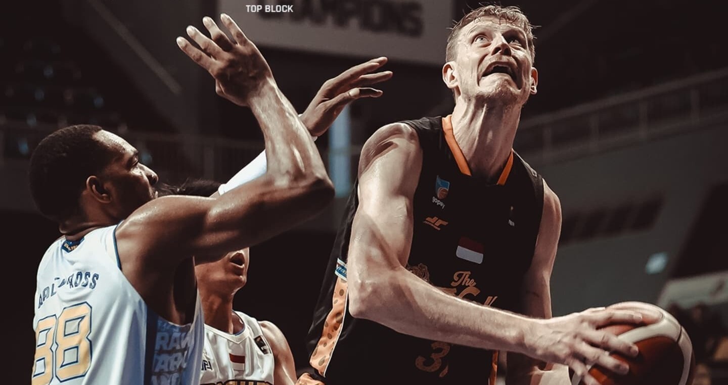 Українці за кордоном: Ковальов оформив дабл-дабл, Пустовому не вистачило одного підбирання