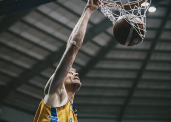 Артем Пустовий зібрав солідний дабл-дабл в першому матчі півфіналу чемпіонату Індонезії — Федерація баскетболу України