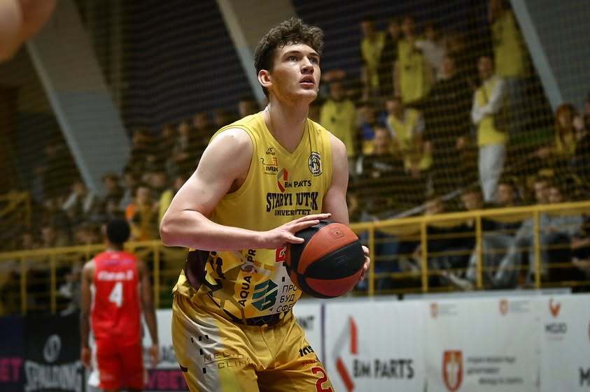 Старий Луцьк продовжив контракт із Степаном Лесиком 