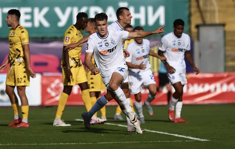 «Динамо» разгромило «Рух» во 2 туре УПЛ
