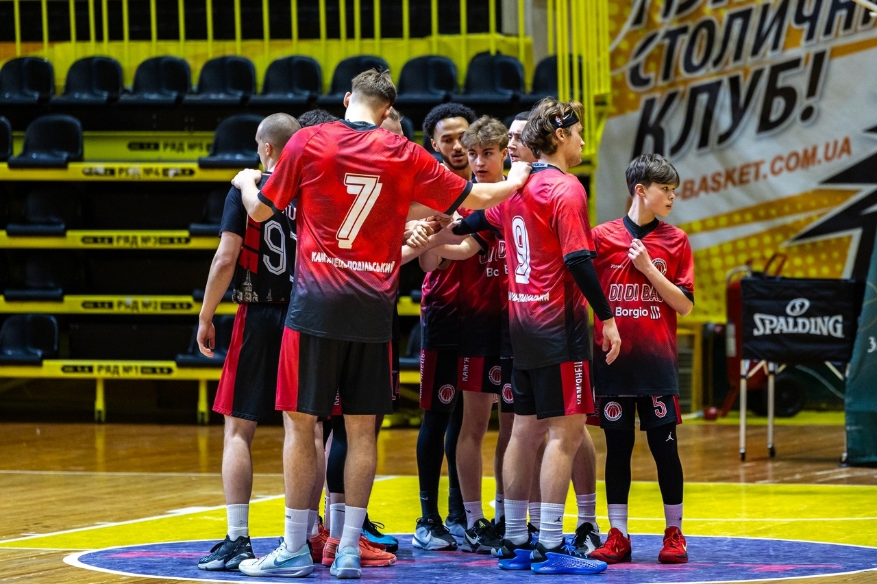 Команда Вищої ліги запрошує гравців на перегляд