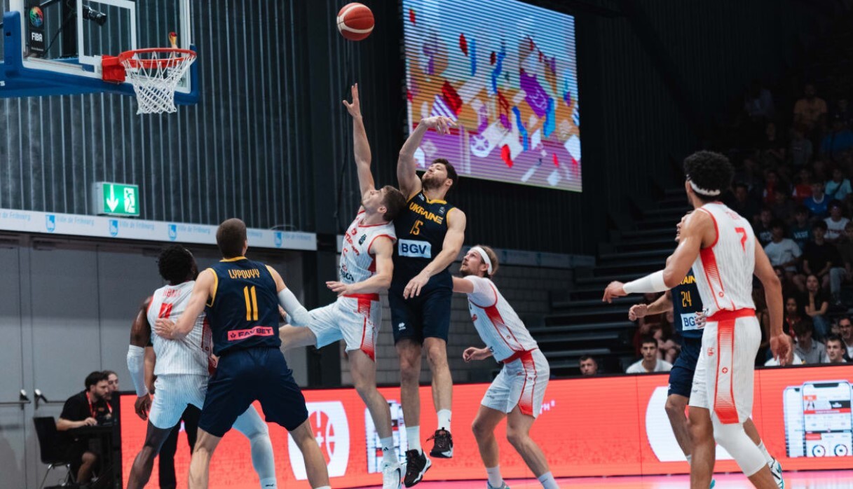 Національна збірна у важкому матчі поступилась Швейцарії