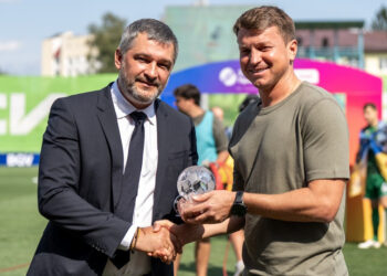 Президент Української Прем’єр-Ліги нагородив найкращого тренера минулого сезону