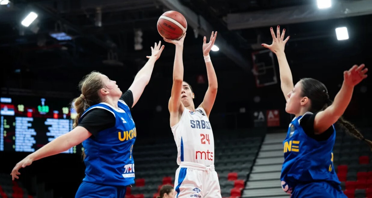 Жіноча молодіжна збірна програла Сербії на чемпіонаті Європи