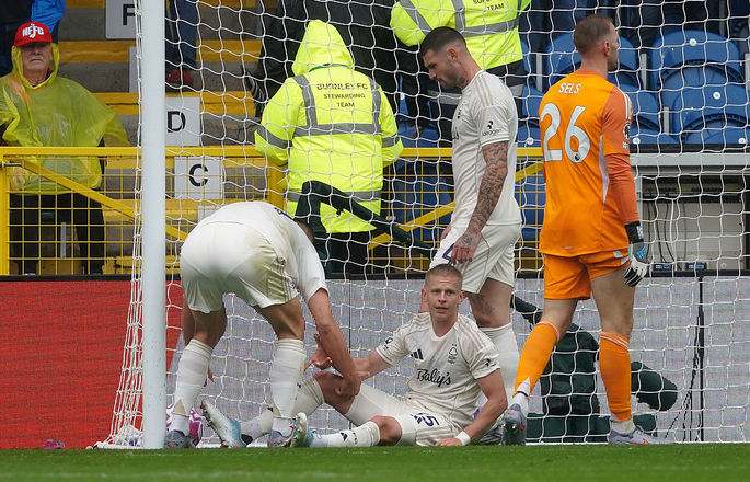 Антигерой. Александр Зинченко отметился автоголом в матче «Бернли» – «Ноттингем Форест»