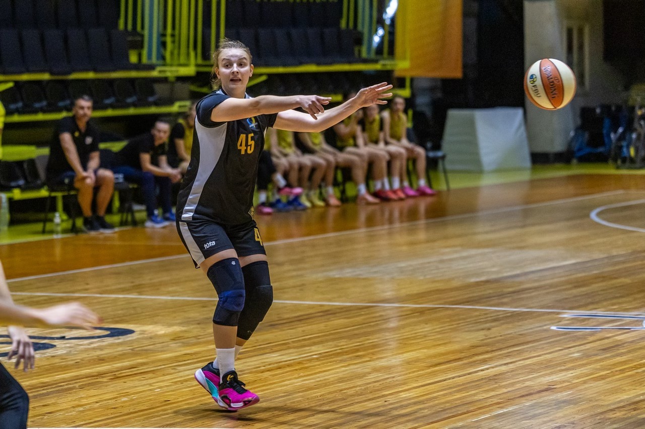 Будівельник підписав Владиславу Волошину — Федерація баскетболу України