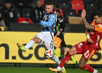 Трабзонспор переміг Кайсеріспор і продовжив гонитву за лідерами: як зіграли Зубков і Батагов — Футбол