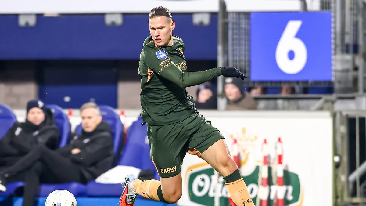 Степанов забив дебютний гол у Нідерландах: відео результативного удару українця