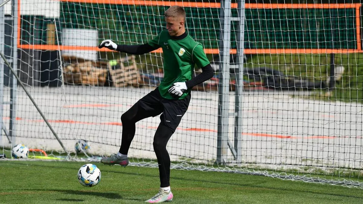 «Ним дійсно цікавляться декілька європейських клубів»: голкіпер Карпат може залишити клуб вже цього літа