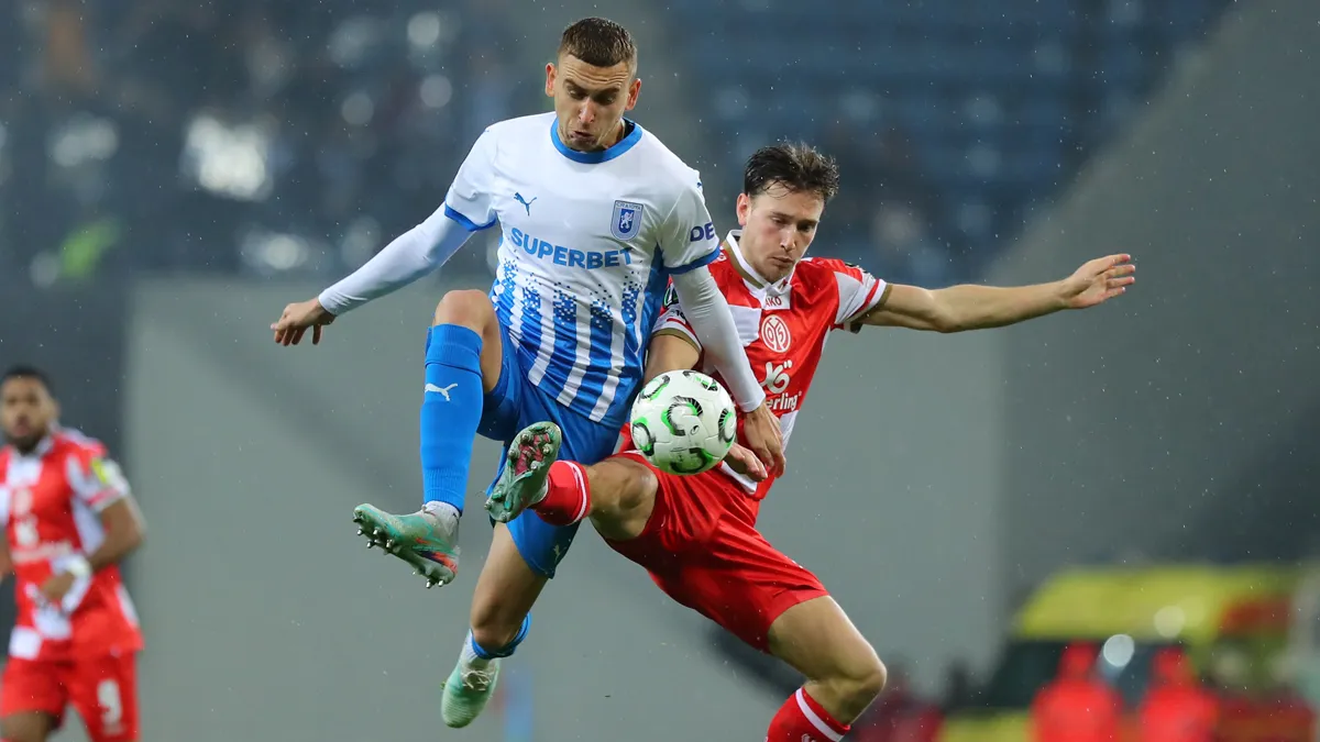 Університатя Крайова визначила майбутнє тренера: під чиїм керівництвом працюватимуть Романчук та Ісенко