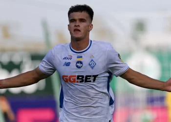 Михавко зацікавив Тоттенгем: захисник Динамо став трансферною ціллю європейських команд — Футбол