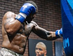 Андерсон подписал контракт с Уорреном. Дебютирует в шоу Уордли – Дюбуа