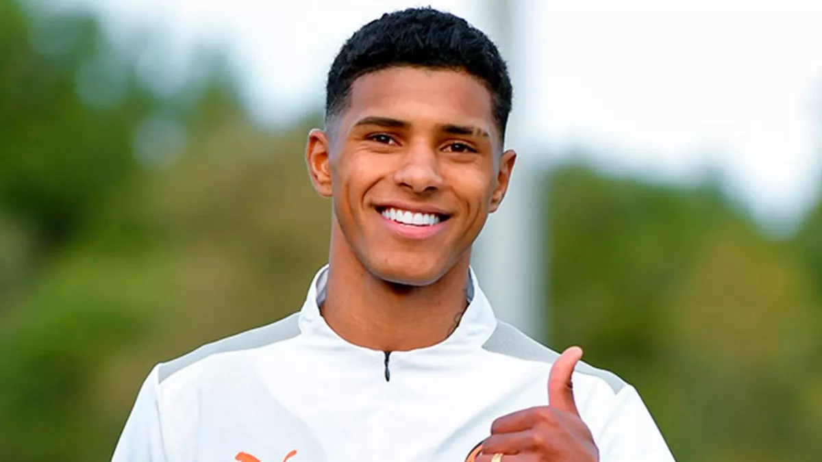 Захисник Шахтаря може переїхати в АПЛ: Манчестер Юнайтед розглядає трансфер оборонця донеччан