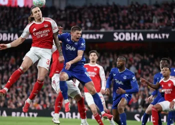 «Арсенал» дожал «Эвертон» и на последних минутах вырвал победу в АПЛ