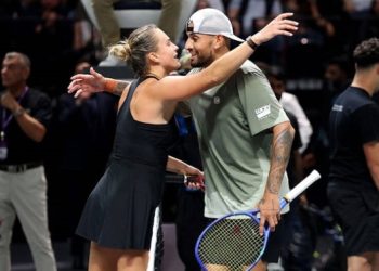 Австралиец обыгрывает первую ракетку мира в «битве полов» — Теніс