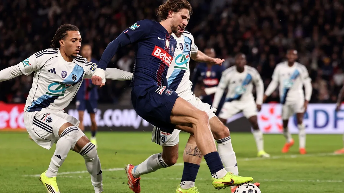 «Команда може розслабитися лише без нього»: Тремулінас розкритикував Забарного за гру у складі ПСЖ