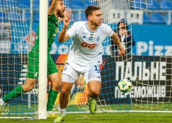 Бойко відверто оцінив скасований гол Пономаренка у матчі Карпат із Динамо: «Домчак м’яч не контролював»  — Футбол