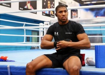 Джошуа жорстко зупинив Джейка Пола: три нокдауни й нокаут у 6-му раунді | Останні новини боксу