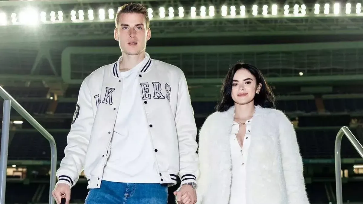 Автопарк Луніна: дружина голкіпера Реала показала, на яких машинах їздить її чоловік