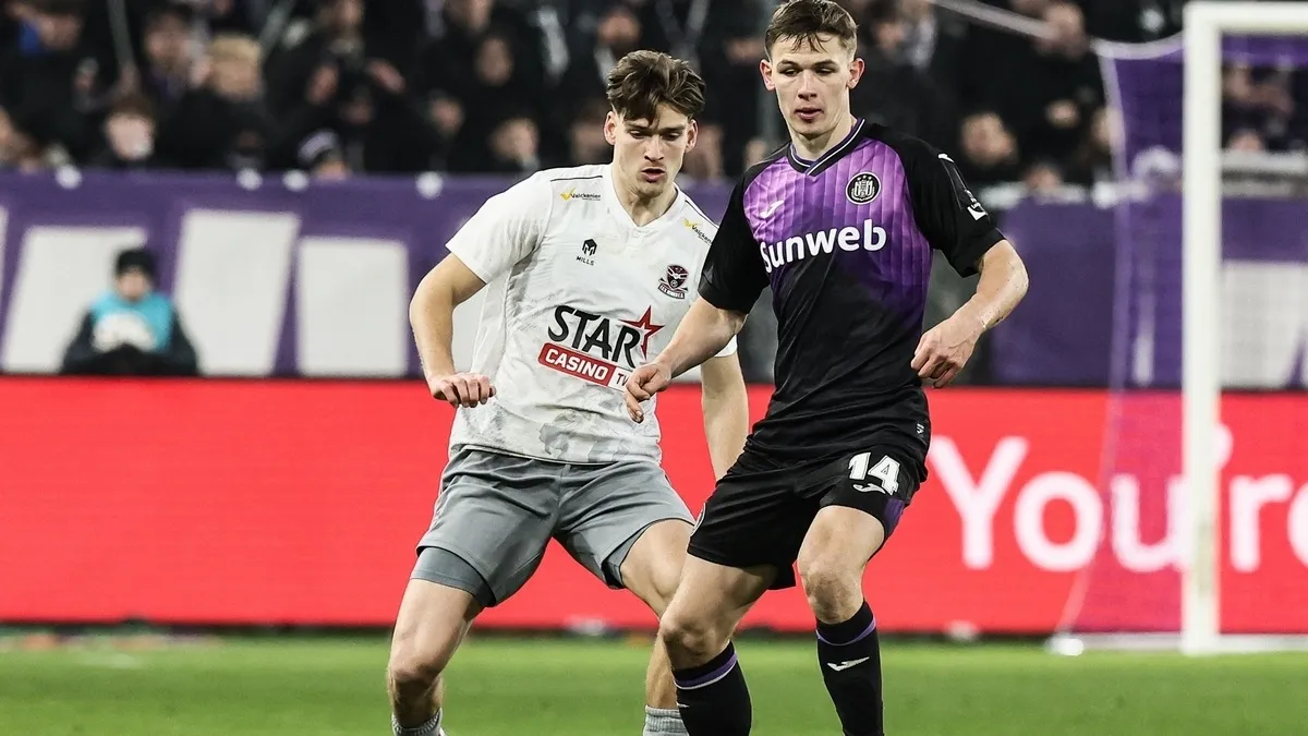 «Навчіть мене, як треба робити»: спортивний психолог з Бельгії пояснив відсутність голів у Сікана в Андерлехті