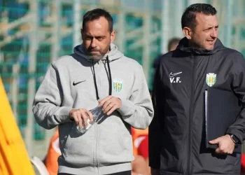 Карпати можуть розірвати угоду з Франом Фернандесом – відома заміна – Футбол