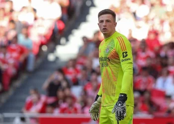 Моурінью висловився щодо Трубіна після перемоги над Фамаліканом: «Давайте не будемо віддавати йому м’яч»  — Футбол