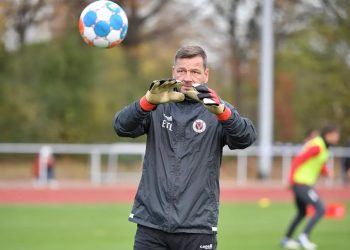 Не стало известного вратаря Германии, который последние годы боролся с онкологией