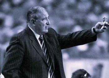 Помер культовий гравець та тренер – світовий футбол втратив легенду, його визнавали найкращим у XX столітті  — Футбол