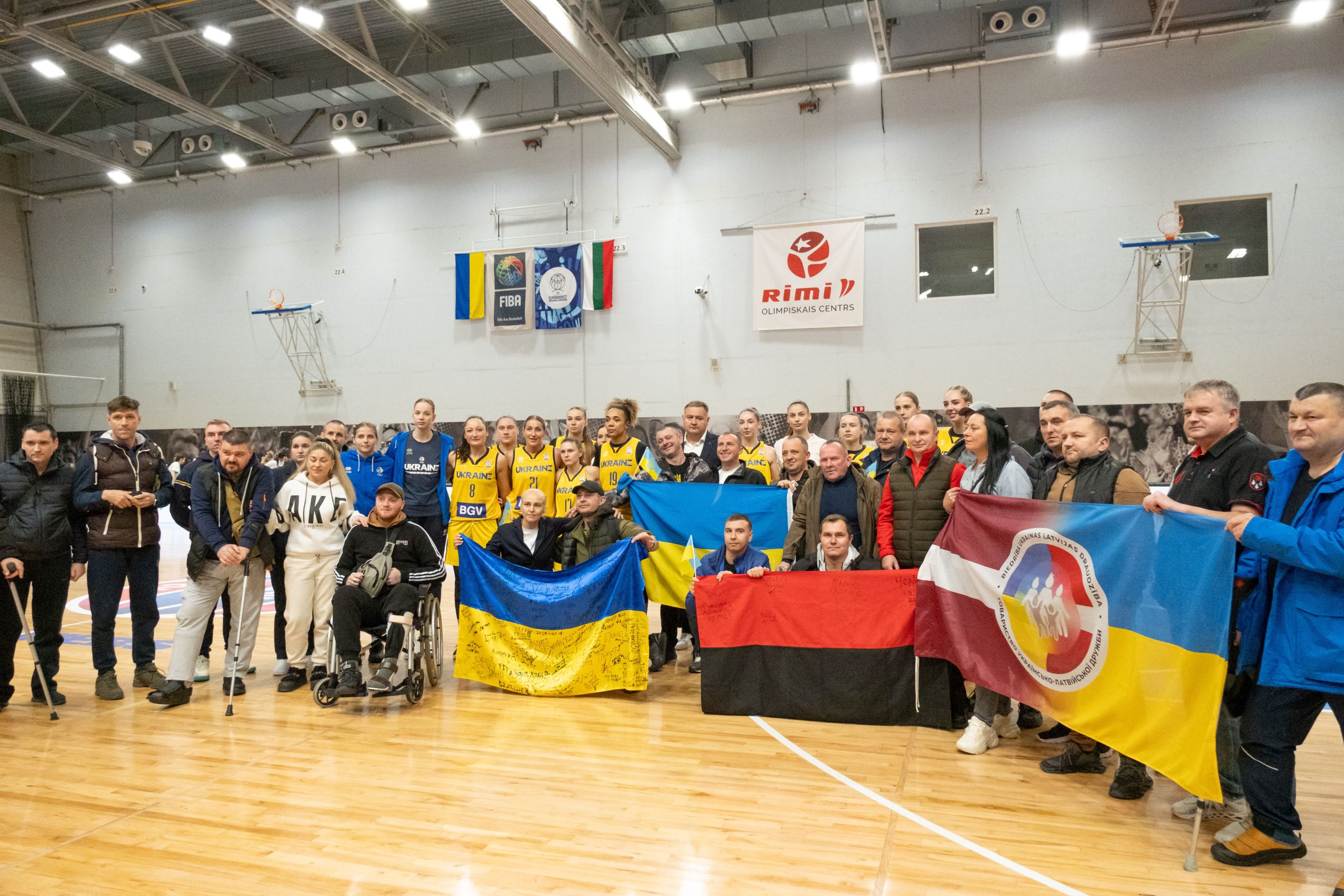 Українські військові підтримали жіночу збірну в матчі проти Болгарії — Федерація баскетболу України