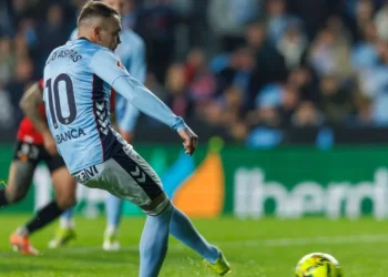 Вільяреал переграв Валенсію у матчі з двома пенальті, дубль Аспаса приніс перемогу Сельті, Севілья здолала Хетафе  — Футбол